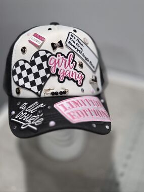 🎀 Black and Pink Women's JUNK Hat